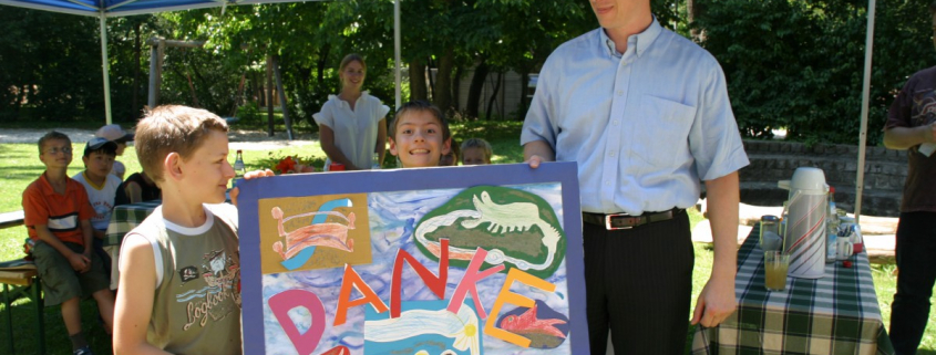 Spende Münchner Kindl Stiftung für Hilfe für Kids für Wasserspielplatz Kinderhaus Harthof